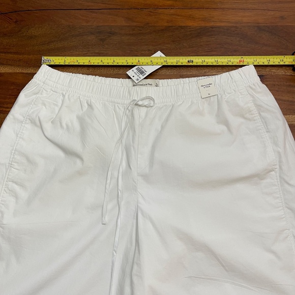 NWT Abercrombie & Fitch Poplin Barrel Pull-On Pant - White - Size L Short - Picture 7 of 13